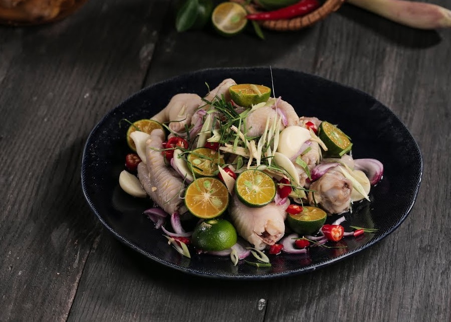 Chân gà ngâm sả tắc giòn, mềm vừa, thấm vị chua cay rất ngon Chân gà ngâm sả tắc giòn, mềm vừa, thấm vị chua cay rất ngon